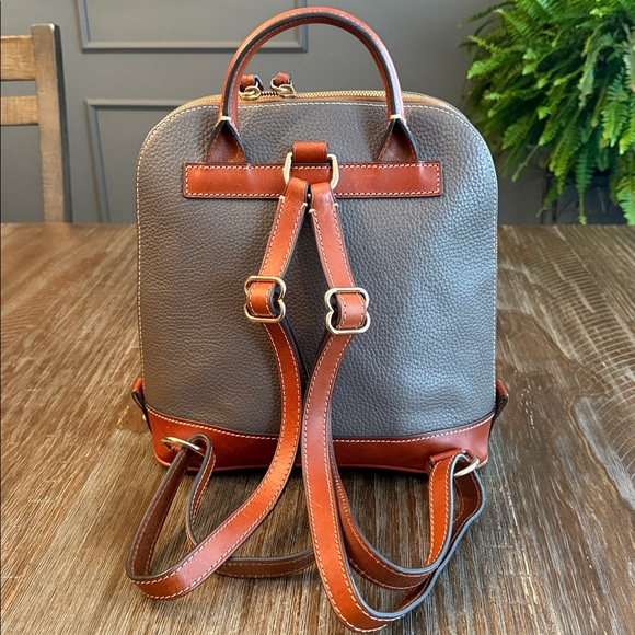 Dooney & Bourke zip pod backpack elephant - Picture 4 of 9